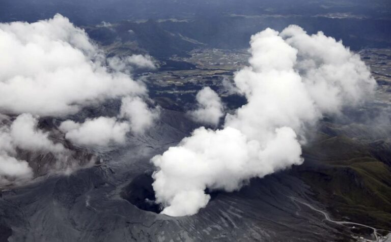 volcan japon 3 lettres